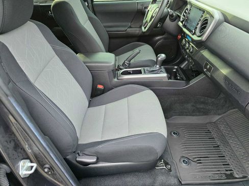 Used 2022 Toyota Tacoma TRD Off-Road image 12