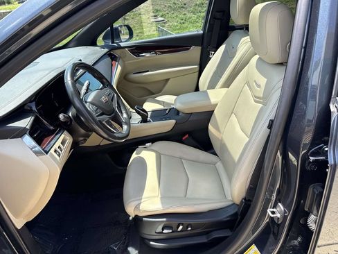 Used 2019 Cadillac XT5 Premium Luxury w/ Driver Assist Package FWD image 6