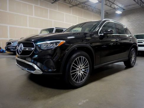 Used 2024 Mercedes-Benz GLC 300 4MATIC image 2