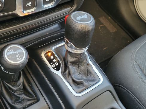 Used 2020 Jeep Wrangler Sport AWD/4WD image 29