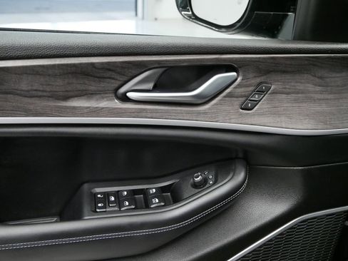 Certified 2022 Jeep Grand Cherokee L Limited image 22