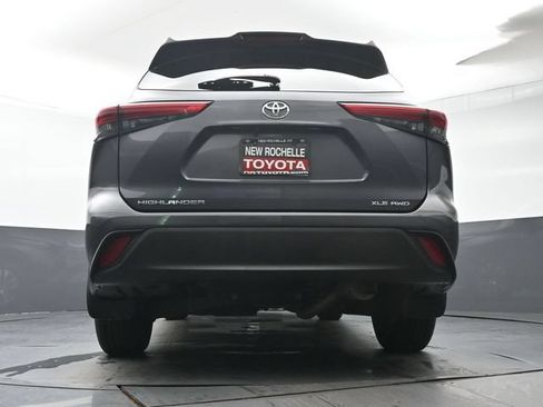 Used 2022 Toyota Highlander XLE AWD/4WD image 31
