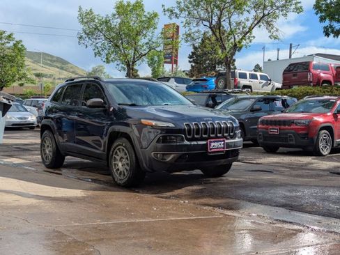 Used 2015 Jeep Cherokee Trailhawk w/ Cold Weather Group AWD/4WD image 3
