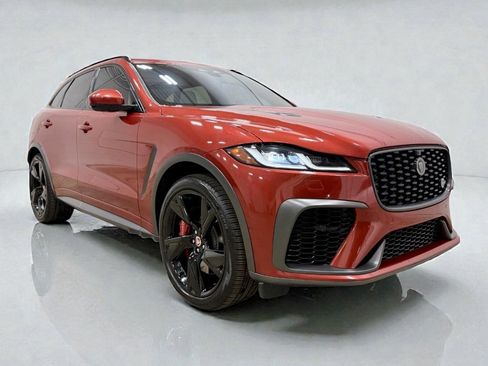 Used 2021 Jaguar F-PACE SVR image 16
