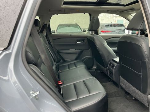 Used 2023 Nissan Rogue SL w/ SL Premium Package image 28