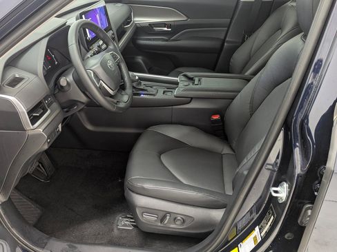 Used 2024 Toyota Grand Highlander XLE image 4