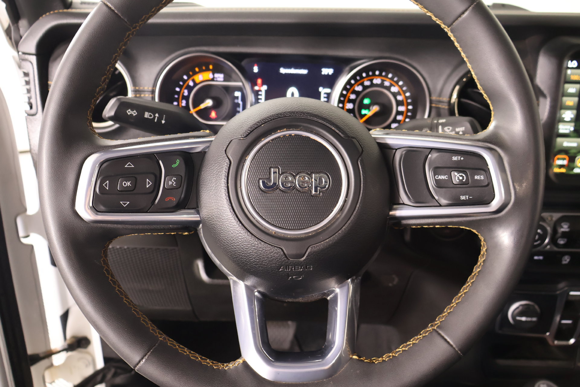 Used 2023 Jeep Gladiator Overland AWD/4WD image 3