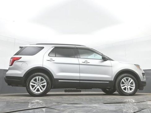 Used 2019 Ford Explorer XLT AWD/4WD image 49