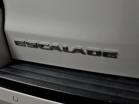 Used 2018 Cadillac Escalade ESV Premium Luxury AWD/4WD image 36
