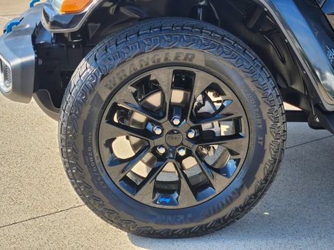 Used 2023 Jeep Wrangler Unlimited Sahara AWD/4WD image 18