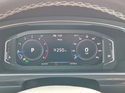 Used 2021 Volkswagen Tiguan SEL FWD image 8