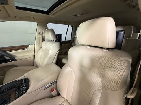 Used 2018 Lexus LX 570 4WD image 19