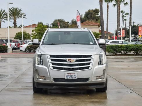 Used 2020 Cadillac Escalade Luxury image 2