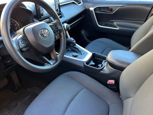 Used 2021 Toyota RAV4 LE AWD/4WD image 12
