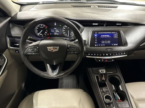 Used 2019 Cadillac XT4 Luxury w/ Cold Weather Package AWD/4WD image 11