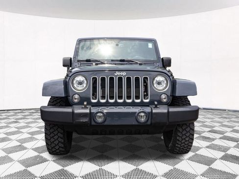 Used 2017 Jeep Wrangler Unlimited Sahara w/ Connectivity Group AWD/4WD image 5