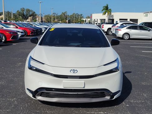 Used 2025 Toyota Prius XLE image 9