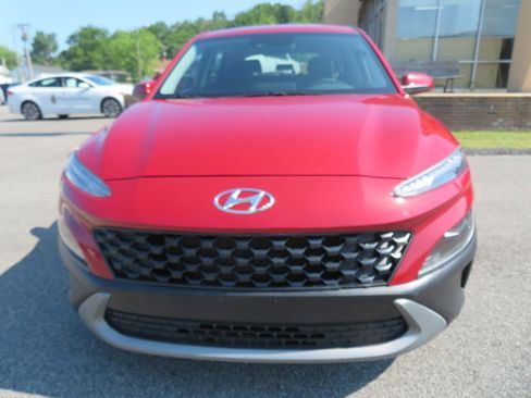 Used 2022 Hyundai Kona SE image 8