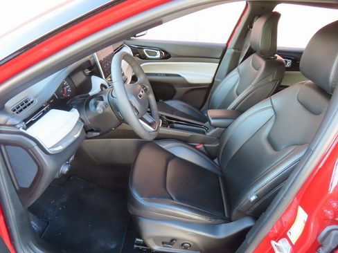 Used 2024 Jeep Compass Limited image 27