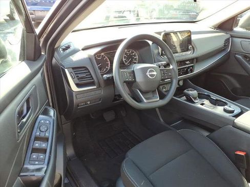 Used 2025 Nissan Rogue S AWD/4WD image 15