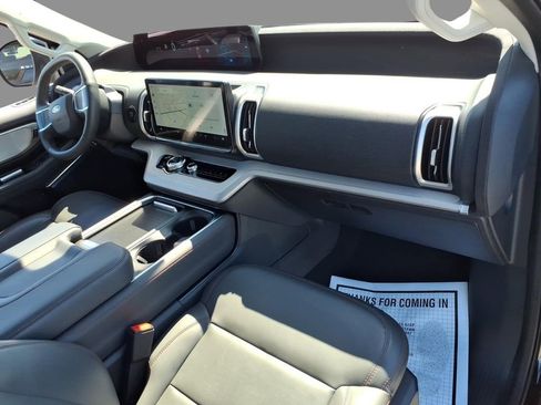 Used 2025 Ford Expedition Active AWD/4WD image 12