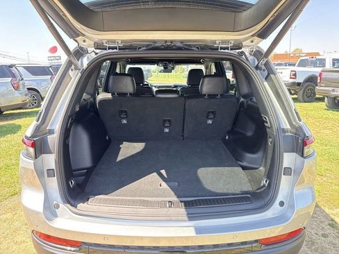Used 2025 Jeep Grand Cherokee Altitude AWD/4WD image 17