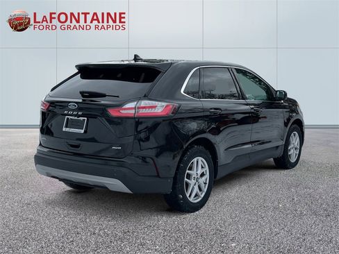 Used 2022 Ford Edge SEL w/ Convenience Package image 7