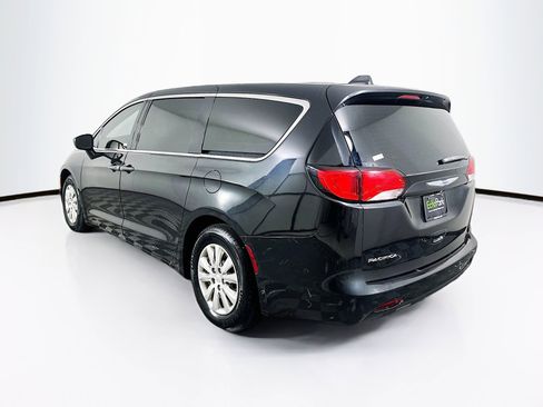 Used 2018 Chrysler Pacifica L image 5