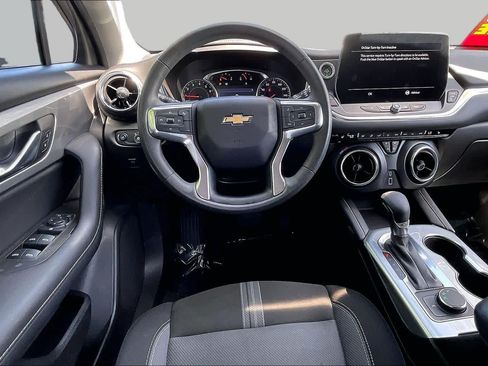 Used 2024 Chevrolet Blazer LT FWD image 6