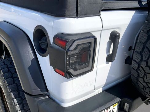 Used 2022 Jeep Wrangler Unlimited Sport AWD/4WD image 24