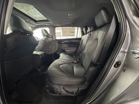 New 2026 Toyota Highlander XLE image 10