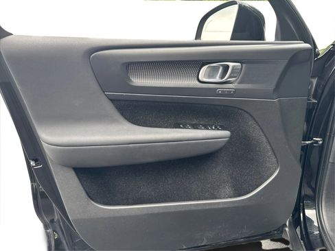 Used 2021 Volvo XC40 T5 R-Design w/ Climate Package image 24