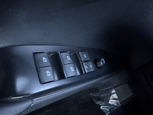 Certified 2018 Toyota Camry LE image 33