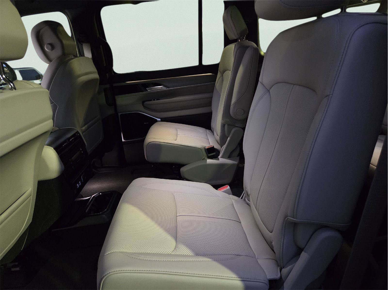 New 2026 Jeep Grand Wagoneer L Limited AWD/4WD image 18
