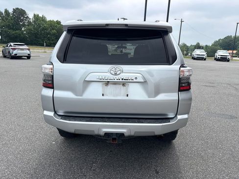 Used 2019 Toyota 4Runner SR5 AWD/4WD image 7