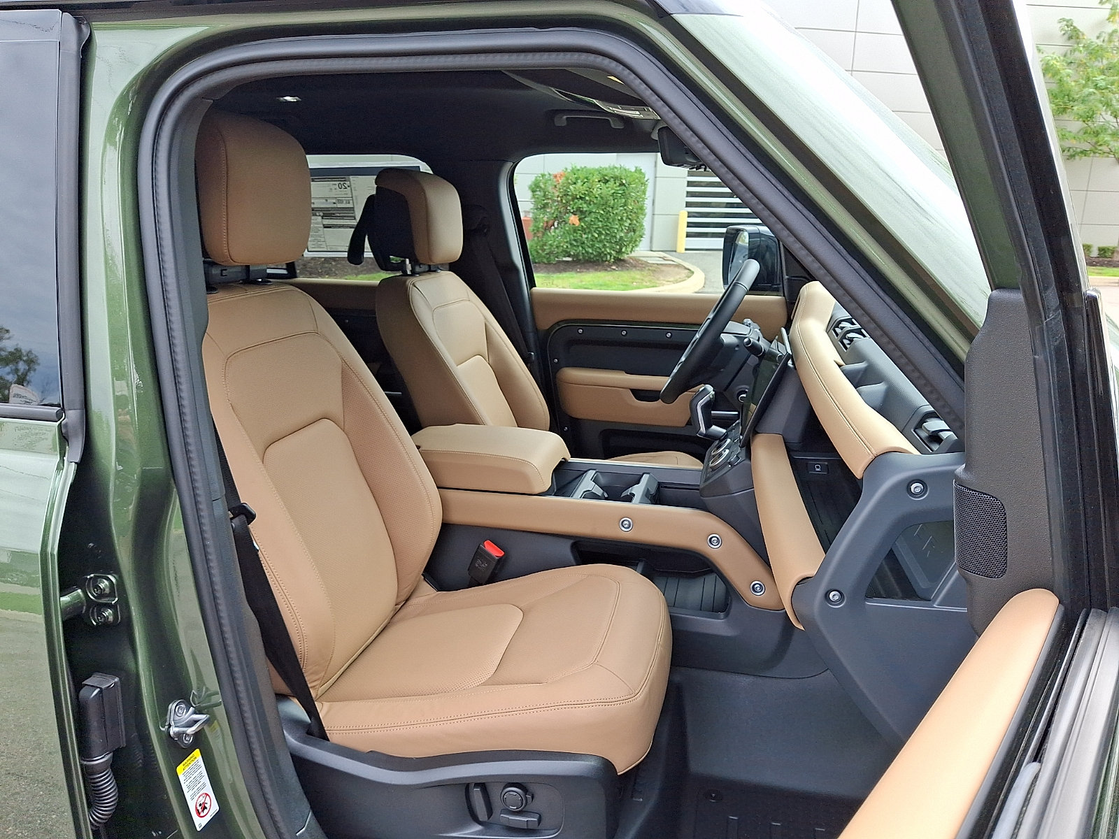 New 2026 Land Rover Defender 110 X-Dynamic SE AWD/4WD image 3