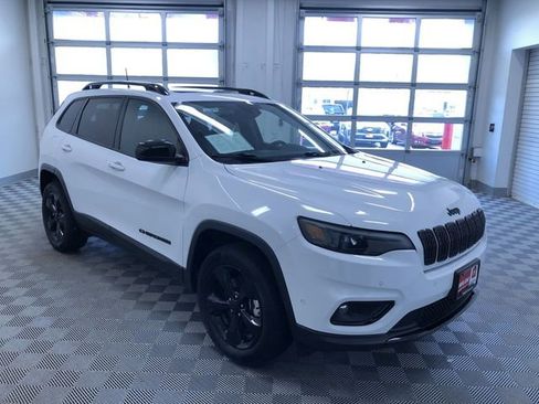 Used 2023 Jeep Cherokee Altitude Lux w/ Lux Elite Package image 3