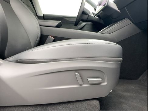 Used 2026 Tesla Model Y AWD image 32