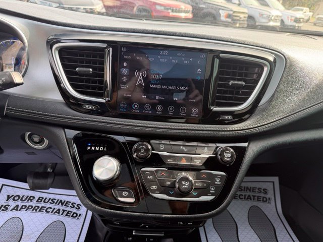 Used 2020 Chrysler Pacifica Limited FWD image 31