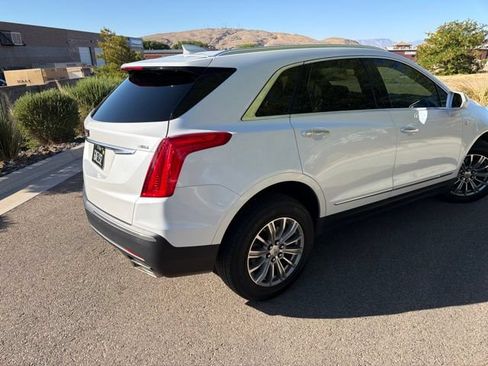 Used 2017 Cadillac XT5 Luxury w/ Driver Awareness Package FWD image 6