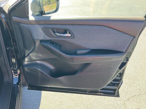 Used 2023 Nissan Rogue SV image 31