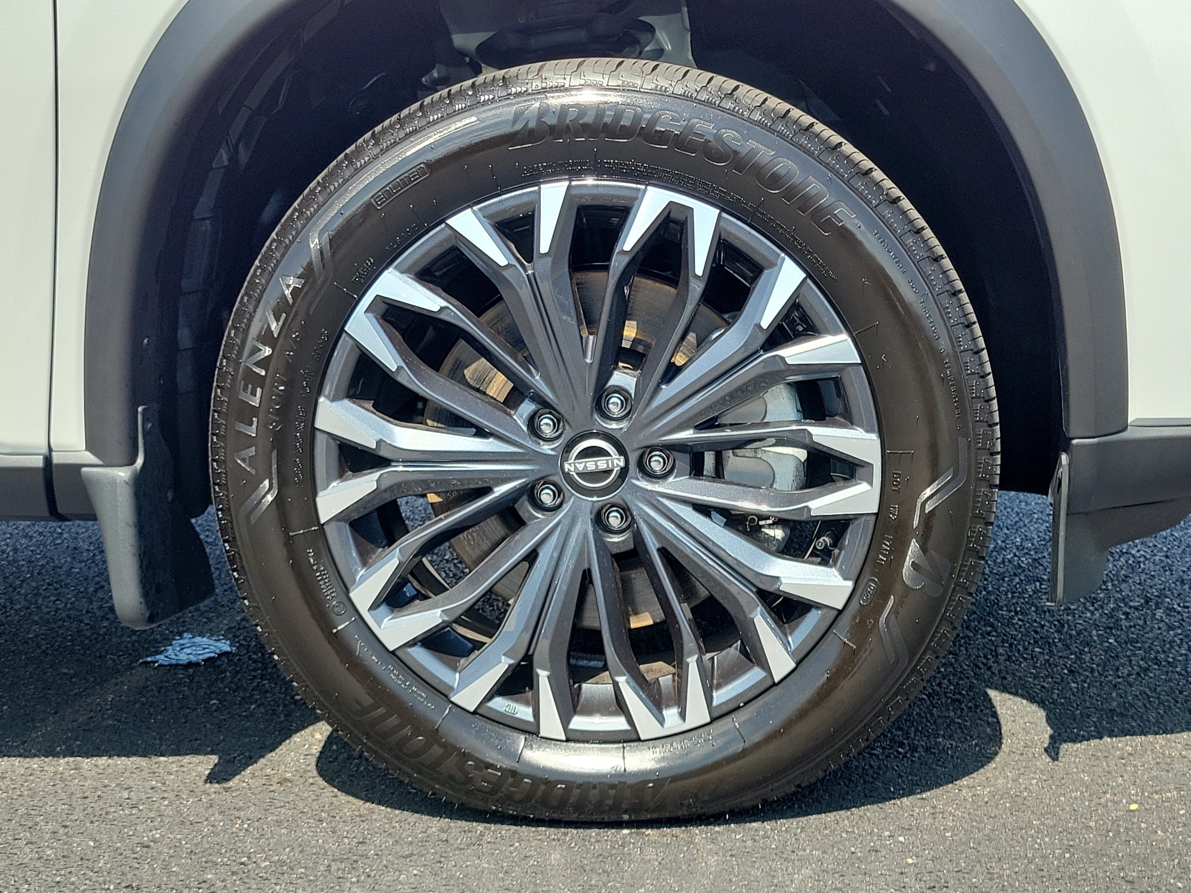 Certified 2025 Nissan Rogue SL w/ Tech Package AWD/4WD image 5