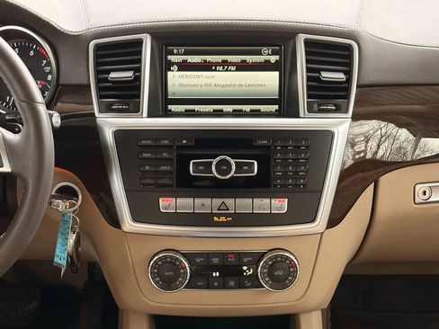 Used 2014 Mercedes-Benz GL 450 4MATIC image 31