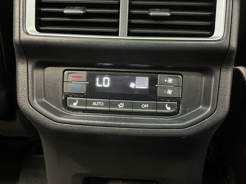 Used 2025 Volkswagen Atlas SEL AWD/4WD image 36