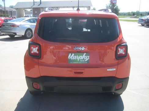 Used 2019 Jeep Renegade Latitude w/ Cold Weather Group image 6