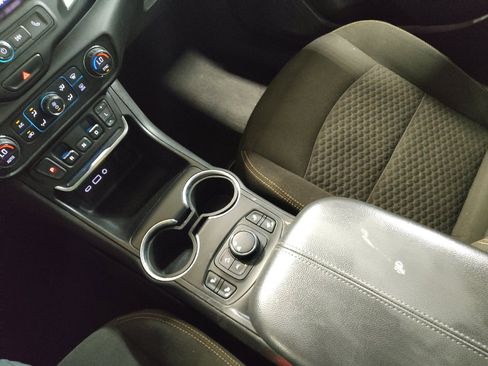 Used 2020 GMC Terrain SLE w/ Driver Convenience Package FWD image 26