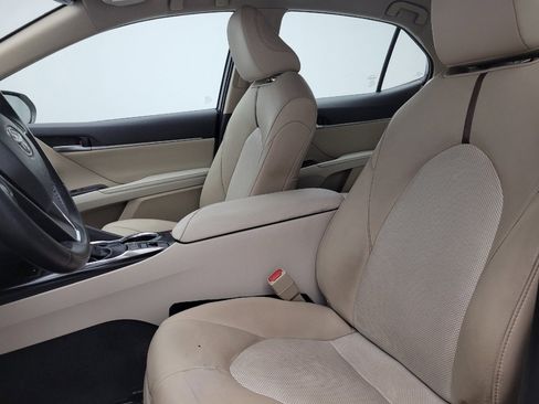 Used 2020 Toyota Camry XLE image 17