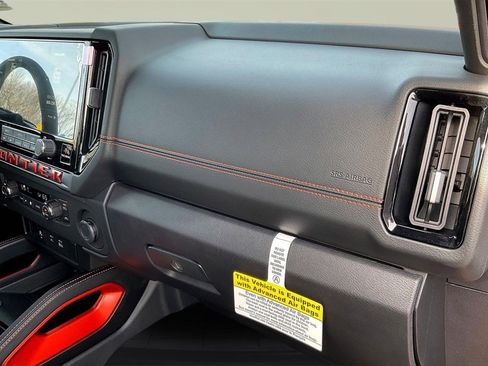 Used 2025 Nissan Frontier PRO-4X w/ Tow Package image 17