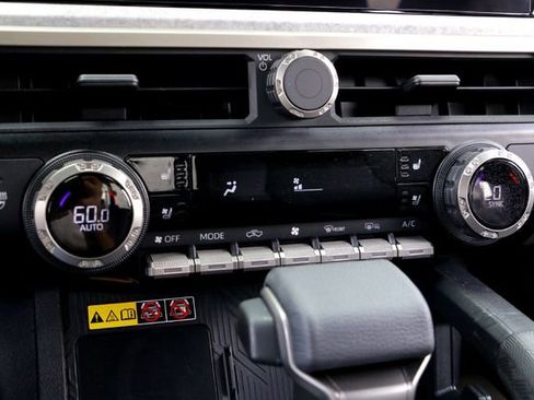 Used 2025 Toyota Tacoma Trailhunter image 18