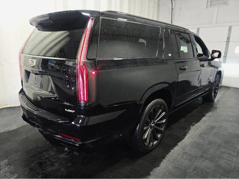 Used 2025 Cadillac Escalade ESV V AWD/4WD image 6